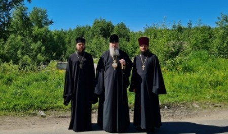 Митрополит Корнилий посетил предполагаемое место строительства нового храма в Цигломени