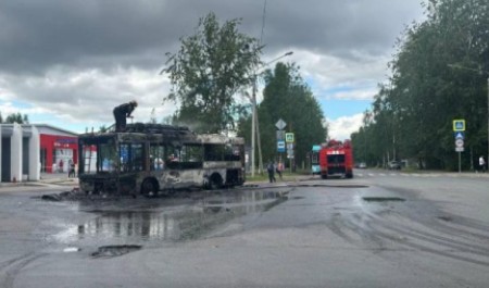 В «Рико» раскрыли подробности пожара, уничтожившего автобус в Архангельске