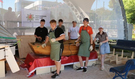 Строили швертбот и ходили в море: северодвинские школьники завершили смену для юных корабелов