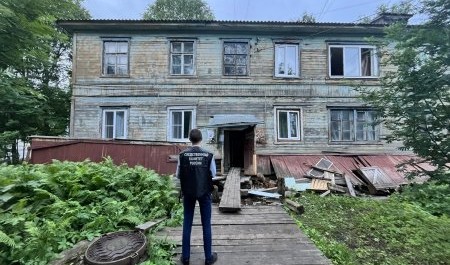Управляющая компания довела дом на Выучейского до трущебного состояния