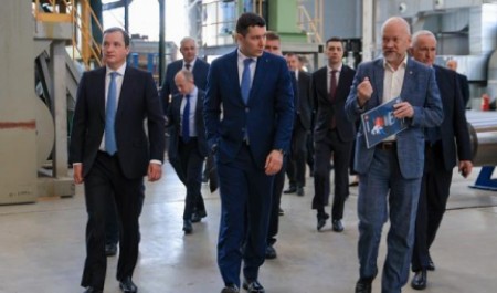 Алиханов и Цыбульский оценили производство для ледокольного флота Поморья