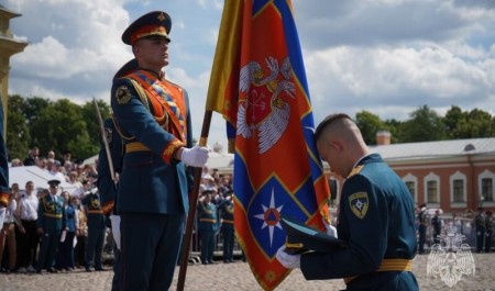 Выпускники Санкт-Петербургского университета ГПС МЧС России пополнили ряды офицерского корпуса ведомства