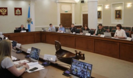 В Архангельской области примут дополнительные меры по защите семей участников СВО от кибермошенников