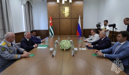 Глава МЧС России и Президент Республики Абхазия провели двустороннюю встречу