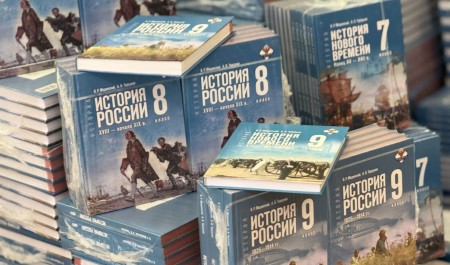 В столицу Поморья доставлено 65 тысяч новых учебников по истории для восьмых и девятых классов