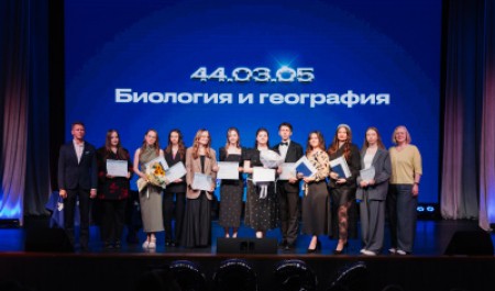 Выпускники Высшей школы естественных наук и технологий получили дипломы