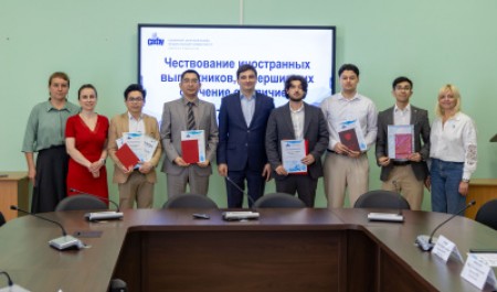 В САФУ чествовали иностранных выпускников, завершивших обучение с отличием