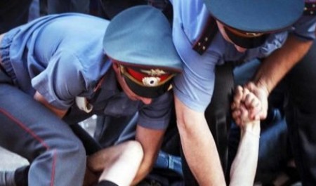 Житель Савинского сгоряча побил свою женщину и полицейского