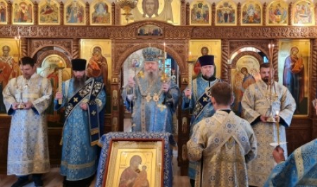Митрополит Корнилий совершил всенощное бдение в канун праздника Тихвинской иконы Божией Матери 