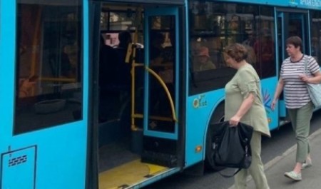 Просевшая после обновления дорога изменила маршрут автобуса №64 в Архангельске Просевшая после обновления дорога изменила маршрут автобуса №64 в Архангельске