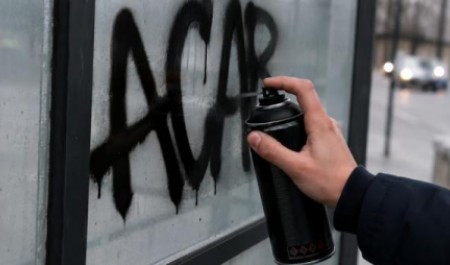 За надпись на остановке и прочие дела житель Архангельска уедет на строгий режим За надпись на остановке и прочие дела житель Архангельска уедет на строгий режим