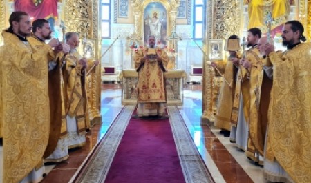 Митрополит Корнилий в праздник святых апостолов Петра и Павла совершил Божественную литургию в Архангельске Митрополит Корнилий в праздник святых апостолов Петра и Павла совершил Божественную литургию в Архангельске