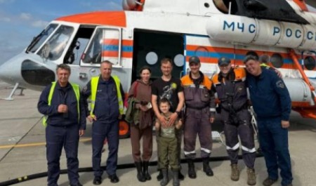 Семью с шестилетним ребенком спасли вертолетом из архангельской тайги Семью с шестилетним ребенком спасли вертолетом из архангельской тайги