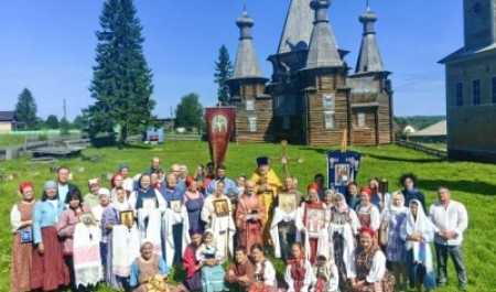 Праздник святых апостолов Петра и Павла молитвенно встретили в старинной Нёноксе на берегу Белого моря