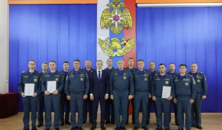 Глава МЧС России вручил награды пожарным и спасателям Смоленской области