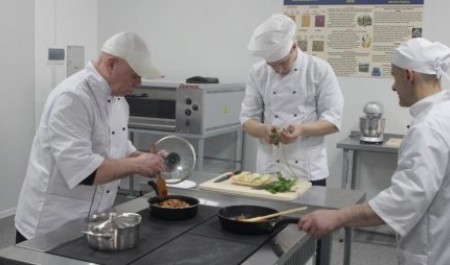 На свободу - с новой профессией. В колониях Поморья учат работать