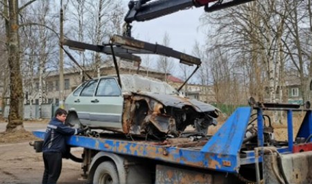 Ржавые «подснежники» начали вывозить из архангельских дворов 