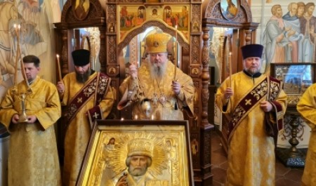 Митрополит Корнилий 19 июля совершил вечерню с акафистом святителю Николаю Чудотворцу 