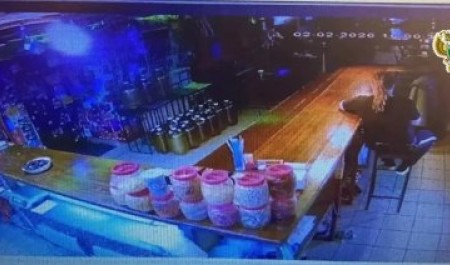 Котласский хулиган размахивал в ресторане пистолетом
