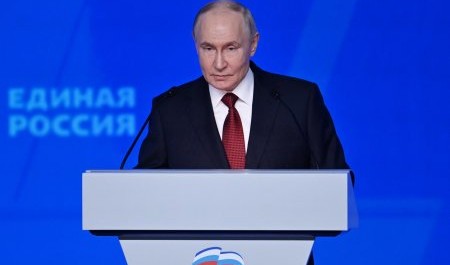 Сенатор Иван Новиков: Необходимо поднимать статус учителя