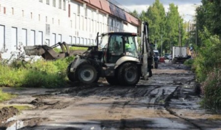 Архангельские дорожники взялись за участок Суфтина с вечными лужами