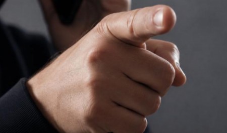 В Архангельской области мужчина угрожал сжечь машины ради ложных показаний