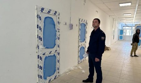 В Архангельске прокурор проверил законность ремонтных работ в школах города