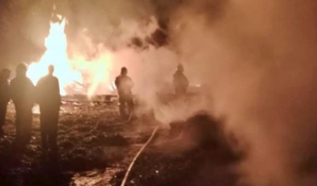Семья с пятью детьми успела выбраться из горящего дома в Архангельской области