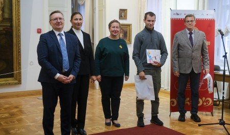 Жителям Поморья вручили удостоверения и нагрудные знаки «Почетный донор России»