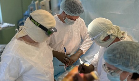 Травматологи Архангельской областной больницы провели операцию по замене сустава 99-летней пациентке