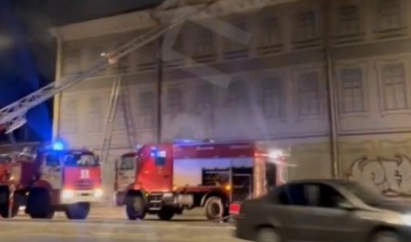 Огонь вспыхнул в заброшенной духовной консистории Архангельска