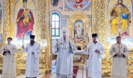 Митрополит Корнилий совершил всенощное бдение в канун праздника Преображения Господня 