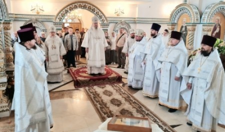 Митрополит Корнилий совершил Божественную литургию в праздник Преображения Господня