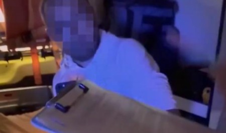 Автонарушитель из Архангельска пытался скрыться от полиции и сам угодил под машину