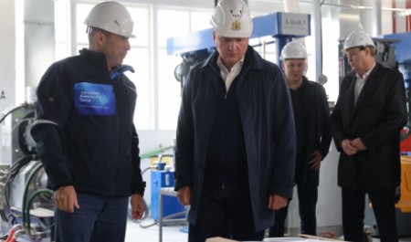 Александр Цыбульский обсудил с руководством Котласского химзавода развитие производства и промышленную кооперацию