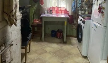 Житель Вельска превратил жизнь своей маленькой дочки в ад