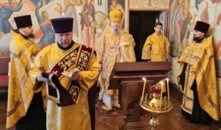 Митрополит Корнилий 13 сентября совершил вечерню с акафистом святителю Николаю Чудотворцу