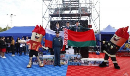 Команда российских спасателей завоевала серебро на X Международных соревнованиях «Сильнейший пожарный-спасатель» в Беларуси