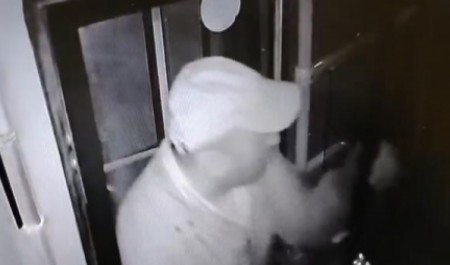 Видео: пьяный архангелогородец устроил газовую атаку с перцовкой на водителя «Рико» Видео: пьяный архангелогородец устроил газовую атаку с перцовкой на водителя «Рико»