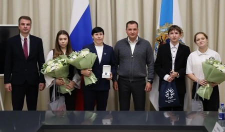 Александр Цыбульский встретился с победителями международных соревнований по джиу-джитсу
