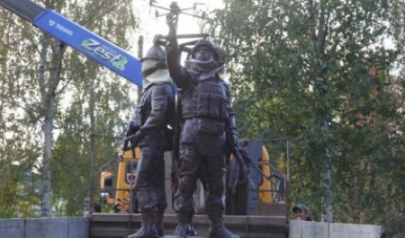 В Северодвинске появился бронзовый монумент в память о трех поколениях бойцов