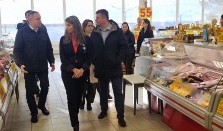 Архангельск продуктовый. Пришли на новый рынок депутаты... Архангельск продуктовый. Пришли на новый рынок депутаты...