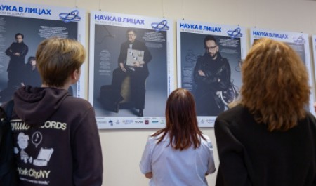 В САФУ открылась выставка «Наука в лицах»