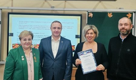 "Спасибо вам за бесценный труд!". Депутаты АрхГорДумы поздравили учителей "Спасибо вам за бесценный труд!". Депутаты АрхГорДумы поздравили учителей