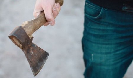 Злой северодвинец угрожал полицейскому топором