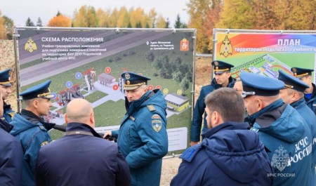 Глава МЧС России Александр Куренков посетил Подольский учебный центр в Подмосковье