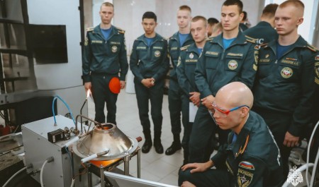 В Уральском институте ГПС МЧС России прошла лабораторная работа по оценке пожароопасных свойств строительных материалов
