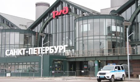 Житель Архангельска неудачно вышел из поезда за продуктами