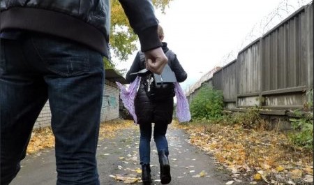 В Северодвинске 53-летний урод ограбил 10-летнюю девочку