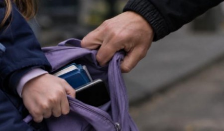 В Северодвинске мужчина ограбил 10-летнюю девочку по дороге из музыкальной школы